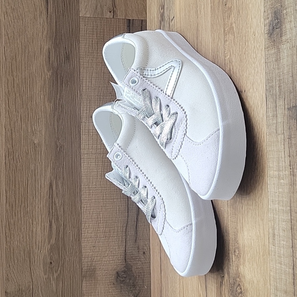 Van's Sport Low Brand new in the box authentic uper leather.